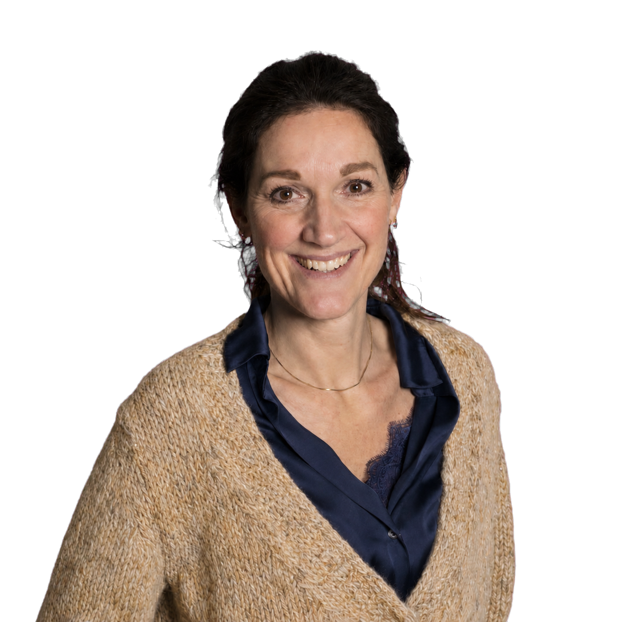 Melja Ottow in donkerblauw en warme zandtinten
